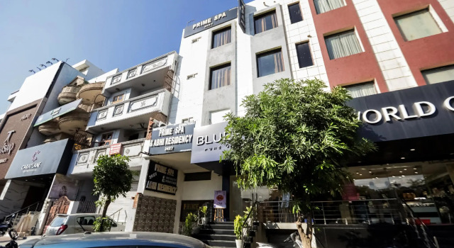 OYO 75386 Abhi Residency, Забронировать Отель Рохини 