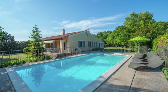Spacious Holiday Home in Malaucene France With Private Pool