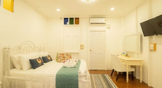 RoomQuest Baan Khun Phra The Iconic