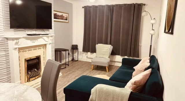 Коттедж Come & Unwind in Charming 5 Bed House in Blackburn