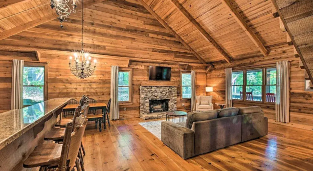Коттедж Big Canoe Mountain Resort Cabin w/ Pool Access!