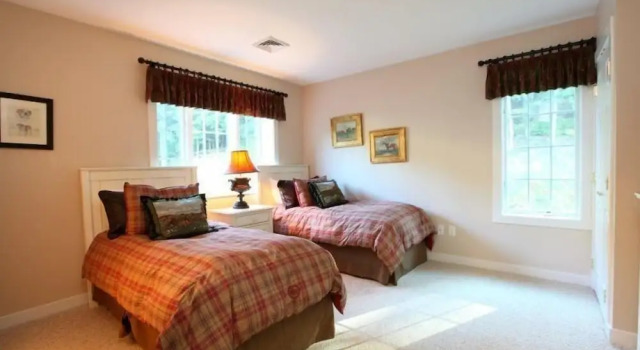 4 BR Dog-friendly Overlook at Topnotch, Varaa Lomakoti Hotellit New England uima-altaalla, Uima-allas