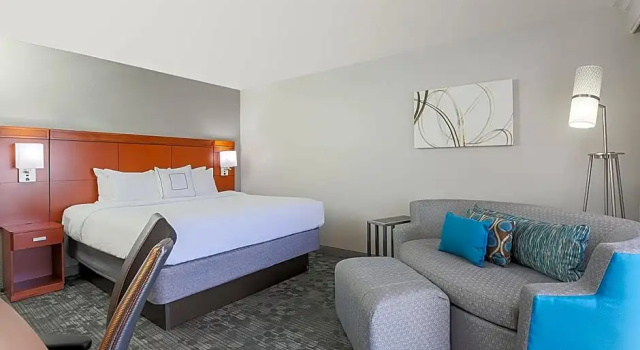 Двухместный номер Standard с балконом Courtyard by Marriott Monroe Airport