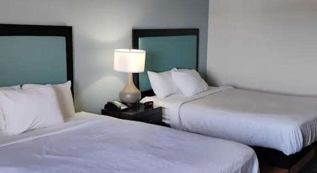 Четырёхместный номер Standard Inn at Grand Glaize