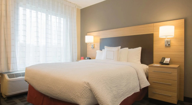 TownePlace Suites by Marriott Syracuse Clay, Buchen Sie Hotel Hotels in New York State mit Pool, Schwimmbad