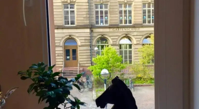 Altbauwohnung im Herzen von Karlsruhe, Забронировать Отель Отели Карлсруэ 3 звезды, рядом с Государственный театр Бадена, 3*