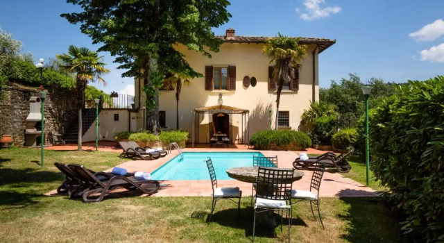 Коттедж с 5 комнатами Casa Vacanze Villa il Castellaccio