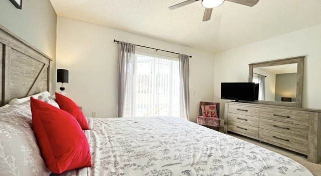 Langham Villa 3 Bedroom Home by RedAwning, Book Villa Hoteller i Four Corners med pool, Swimmingpool