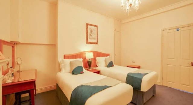 Семейный люкс OYO Bailbrook Lodge, Bath