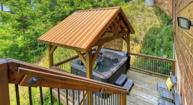 Коттедж Evergreen Echo by Avantstay Cabin w/ Mountain Views, Theater, Game Room, and Hot Tub