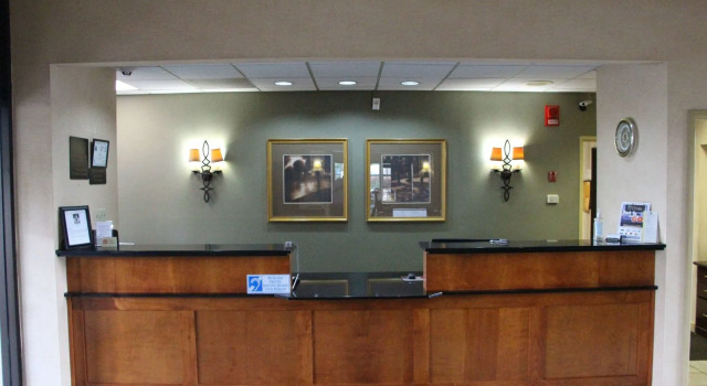 Red Roof Inn & Suites Monroe, NC, จอง โรงแรม มอนโร นอร์ทแคโรไลนา