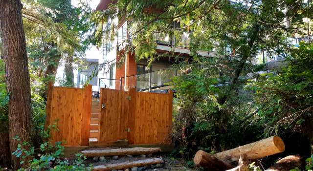 Storm Cove Suites, Забронировать Отель Отели Уклуэлет с парковкой, рядом с Huu-Mees-Ma-As Native Art Gallery, Парковка