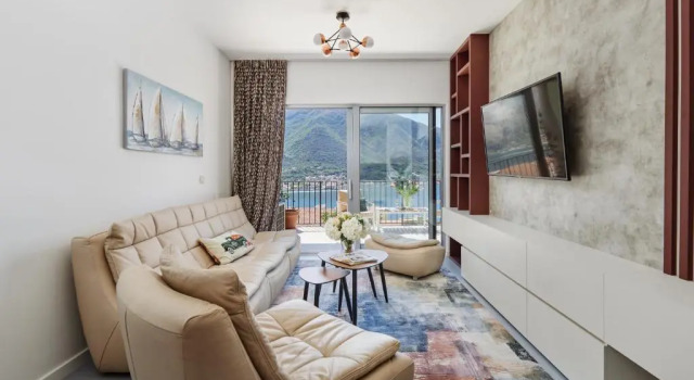 Apartment 3 With Amazing Sea View, Book Lejlighed Hoteller i Kotor Riviera med parkering, Parkering