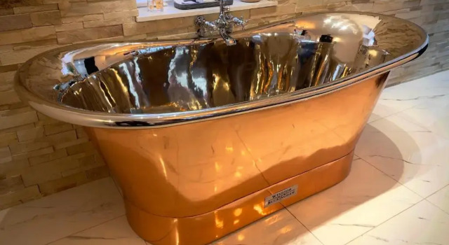 Апартаменты Pamper yourself in our DOUBLE SIZED copper tub -2 bedroom villa