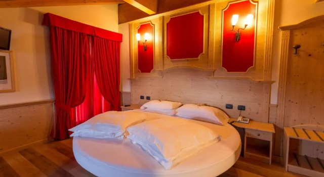 Полулюкс Hotel Arisch