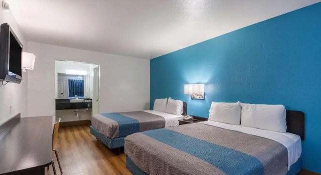 Четырёхместный номер Standard Motel 6-Webster, TX - Houston - Nasa Lake
