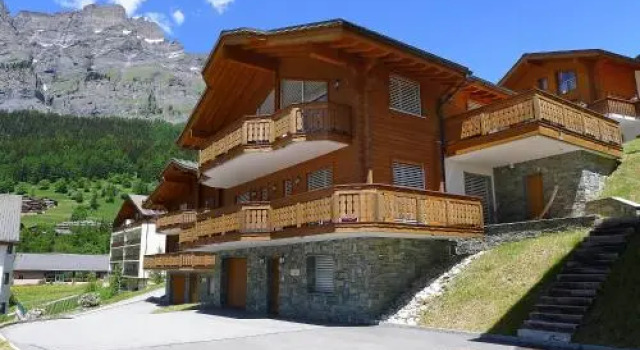 Chalet Veronica, Book Chalet Sommerhuse i Leukerbad, Hytte