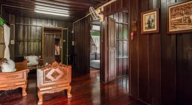 Kamolchanok House & Gallery
