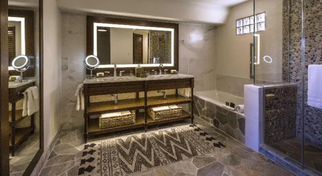 Двухместный номер Standard с балконом Boulders Resort & Spa Scottsdale, Curio Collection by Hilton