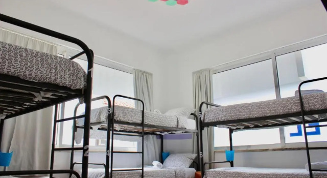 Кровать в общем номере Rich & Poor Hostel Albufeira
