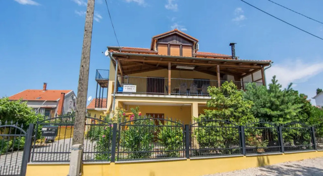 Apartments Kalista, Забронировать Апартаменты/квартира Отели Биоград-на-Мору с парковкой, рядом с Kornati Marina, Парковка