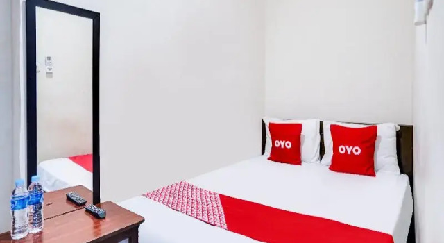 Oyo 91511 Ampel Residence Syariah, Varaa Hotelli Semampir Surabaya, lähellä Surabaya Town Square