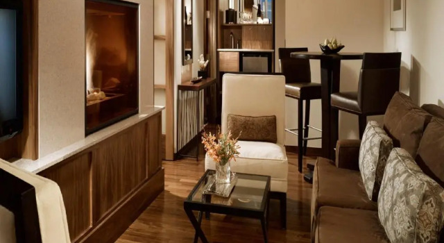 Люкс Executive Portland Harbor Hotel