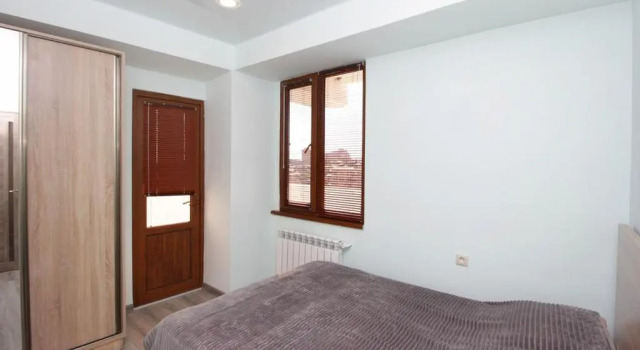 Amiryan15Excellent in the center of Yerevan, Забронировать Отель Отели Еревана с бассейном, рядом с Станция метро Маршал Баграмян, Бассейн