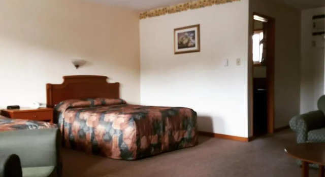 Люкс Maple Leaf Inn & Suites