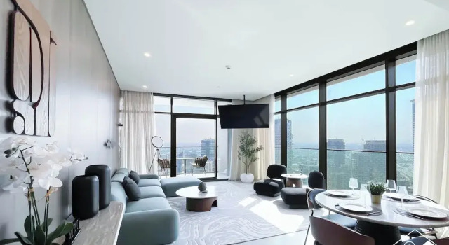 Luxurious 3BR Canal View Apartment Pool + Gym, Забронировать Апартаменты/квартира Дубай Эмират Дубай, рядом с Marasi Promenade
