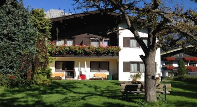 Ferienwohnungen Haus Hager, Rezerwuj Hotel Hotele w Tyrol z parkingiem, Parking