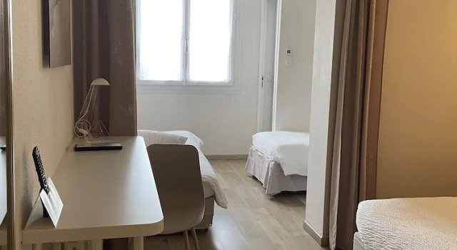 Четырёхместный номер Classic Logis Hôtel Le Clement V