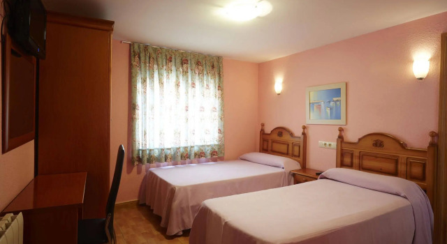Pensión Serafín, Buchen Sie Hotel Aviles 