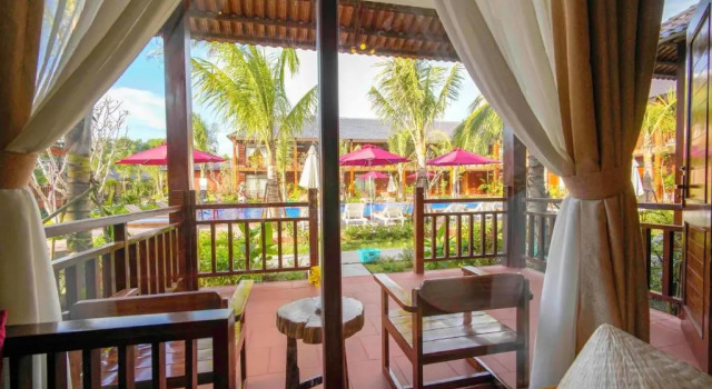 Бунгало с видом на бассейн Phu Quoc Bambusa Resort