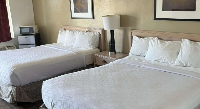 Четырёхместный номер Standard Americas Best Value Inn Wendover
