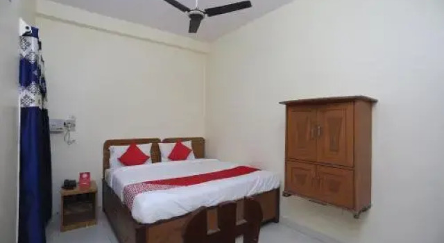 Oyo 23577 Hotel Awadh, Забронировать Отель Пратапгарх штат Уттар-Прадеш