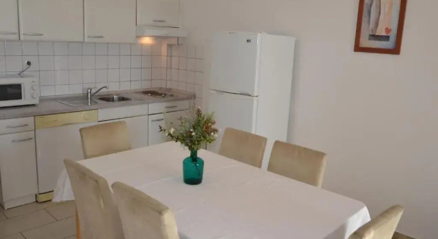 Апартаменты с 2 комнатами с балконом и с видом на море Apartments Pirovcanka