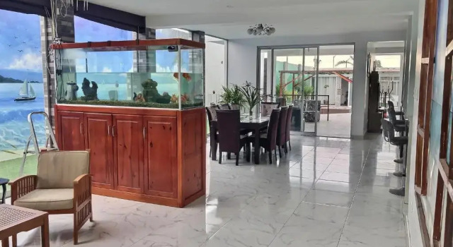 Hytte Spacious Modern Beach House