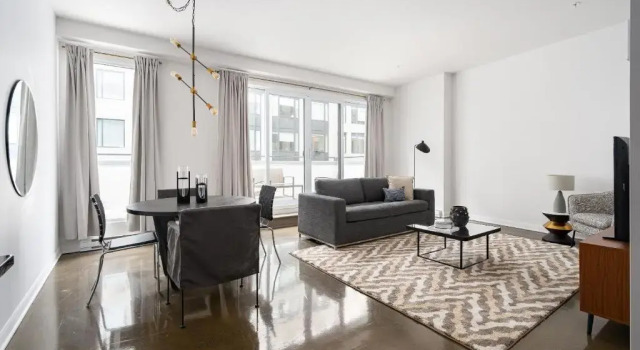 Апартаменты с балконом Hip Old Montreal Suites by Sonder