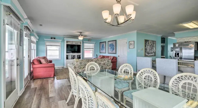 Large-group Getaway - Beachfront Home w/ Pool!
