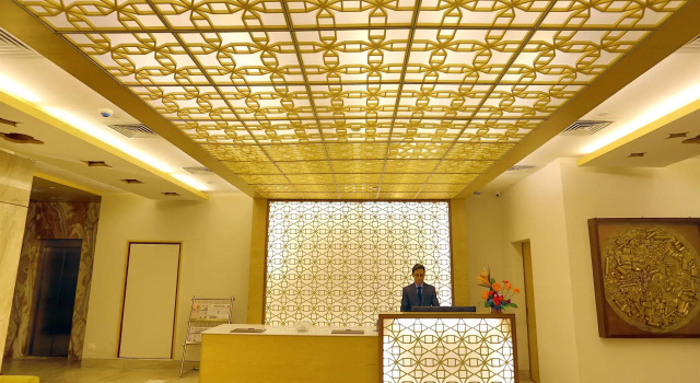 Orko's Hotel, Boek Hotel Hotels in Jādabpur met parkeren, Parkeren