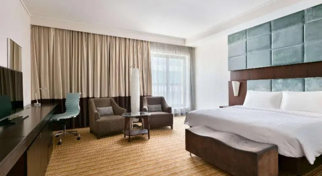 Двухместный номер Traders Club Deluxe Отель Traders Hotel, Qaryat Al Beri
