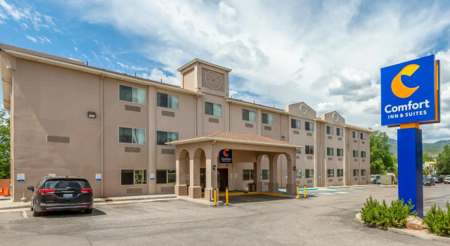 Кровать в общем номере Wingate by Wyndham Los Alamos