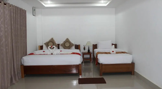 Трёхместный семейный номер Standard с балконом Lisha The Grand Riverside Hotel