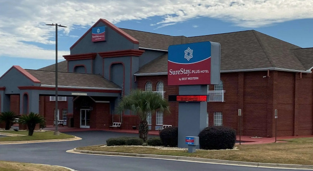 Surestay Plus Hotel By Best Western Warner Robins Afb, Boek Hotel Hotels in Georgia met parkeren, Parkeren
