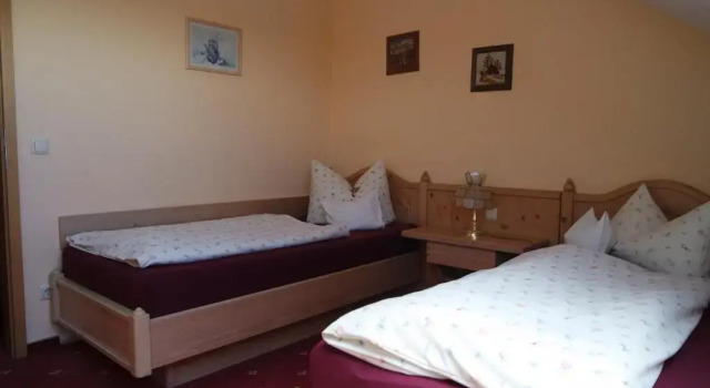 Landhotel BurgenBlick, Book Hotel 4-stjernede hoteller i Luther Trail, 4*