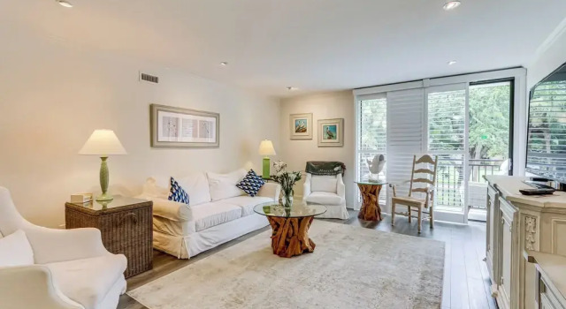 Апартаменты с 2 комнатами с балконом Walk to Pier & Golf: Heart of Harbour Town Condo