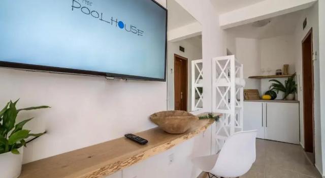 Студия The Poolhouse