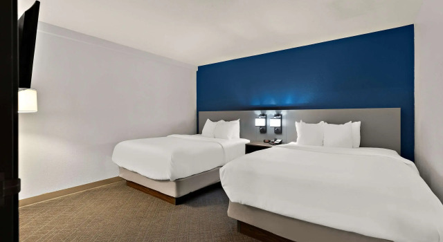 Четырёхместный номер Standard Comfort Inn & Suites Fremont