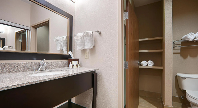 Четырёхместный номер Standard Best Western Plus Cushing Inn & Suites